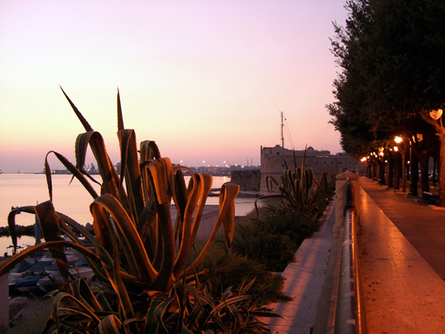 taranto al tramonto