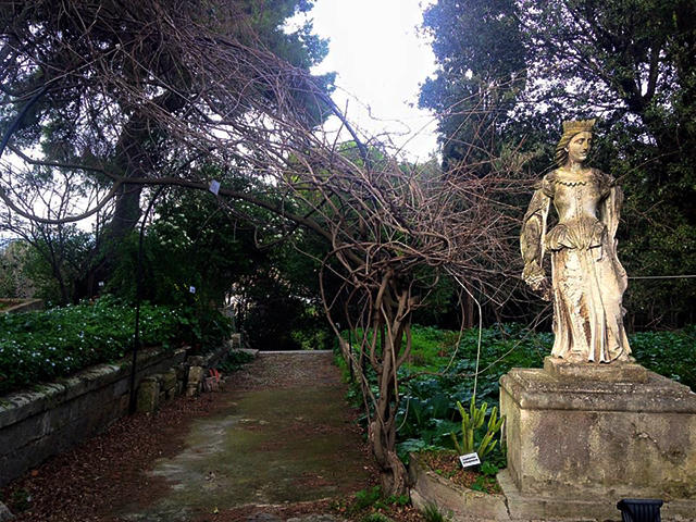 statua-villa-capecelatro