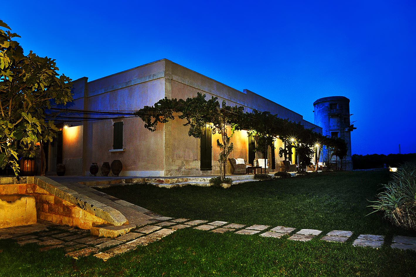 883551_642955132428536_4631202_o